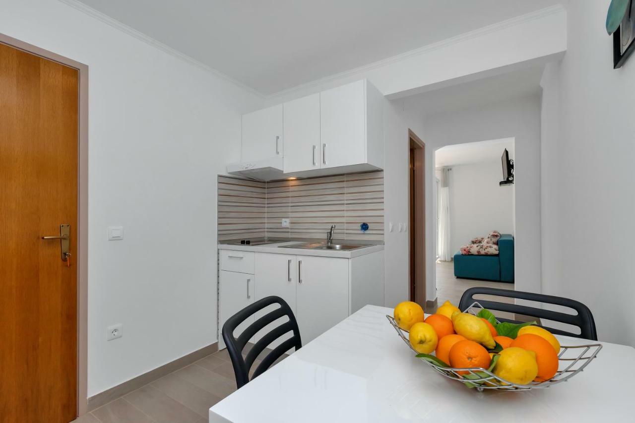 Apartments Ratko Tucepi Exterior photo
