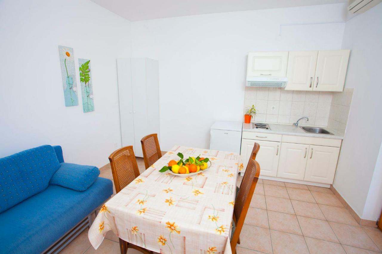 Apartments Ratko Tucepi Exterior photo