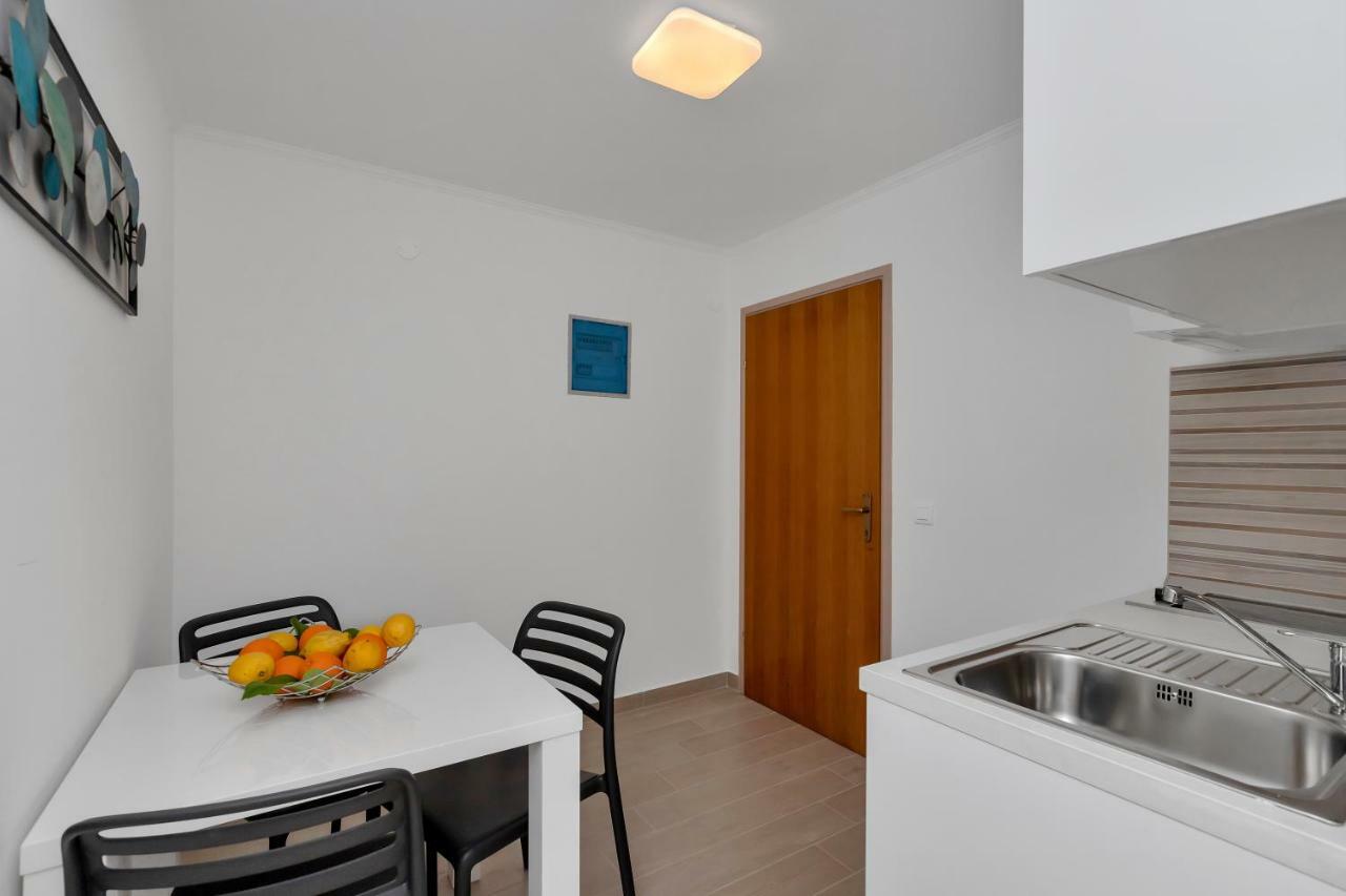 Apartments Ratko Tucepi Exterior photo